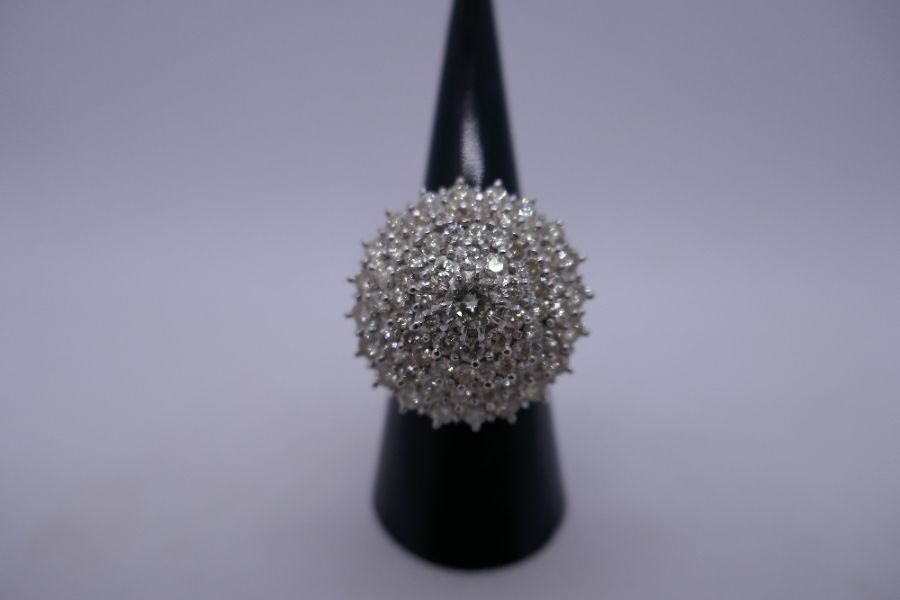 Large impressive diamond cluster ring comprising approx. 71 centre diamonds approx. 0.4 carat and 70 - Image 7 of 11