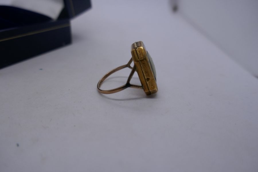 Unusual 9ct yellow gold ring mounted with an 18ct yellow gold and enamelled watch, marked .75, 18. 6 - Image 4 of 5