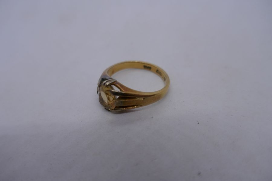 Gents 18ct yellow gold set with faceted yellow stone, possibly citrine, marked 18, approx 8.4g size - Image 3 of 3