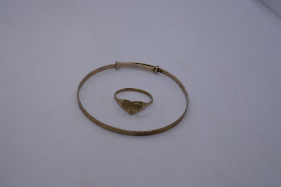 9ct yellow gold adjustable baby bangle and heart designed baby ring, both marked 375, 2g approx