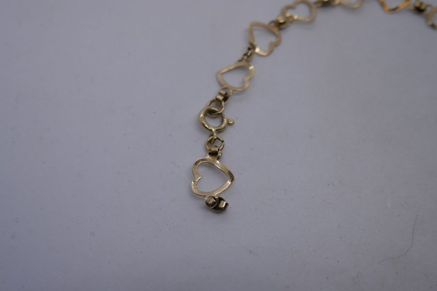 9ct yellow gold heart linked bracelet, AF, catch broken, marked 375, 18cm, 3.5g approx - Image 4 of 8