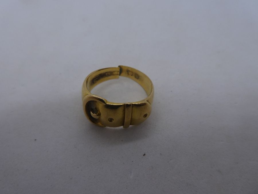 18ct yellow gold buckle ring AF, Split, marked 18, 6.4g - Image 2 of 3