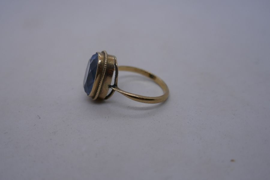 9ct yellow gold dress ring set with oval pale blue stone, marked 375, size R, 4.1g approx - Image 7 of 8