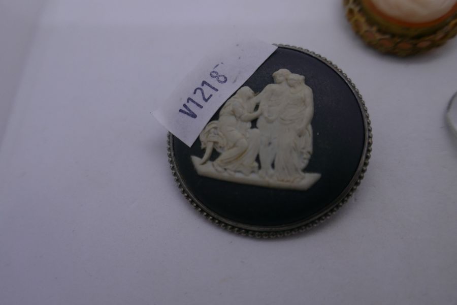 Collection of cameos and two silver rings, one a black jasperware Wedgwood example - Image 2 of 7