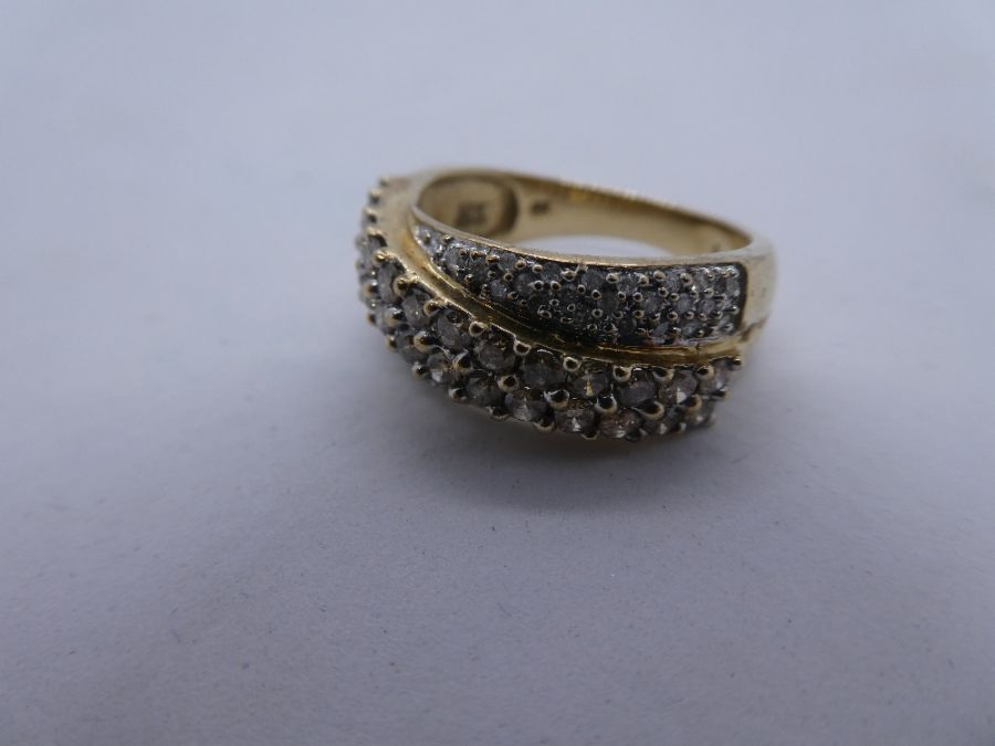 9ct yellow gold diamond crossover ring with 26 0.05 carat diamonds on the raised cross over, and dia - Image 4 of 4