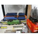 Two Wrenn boxed OO Gauge locomotives to include Sir Nigel Gresley, and 2 other locomotives, all boxe