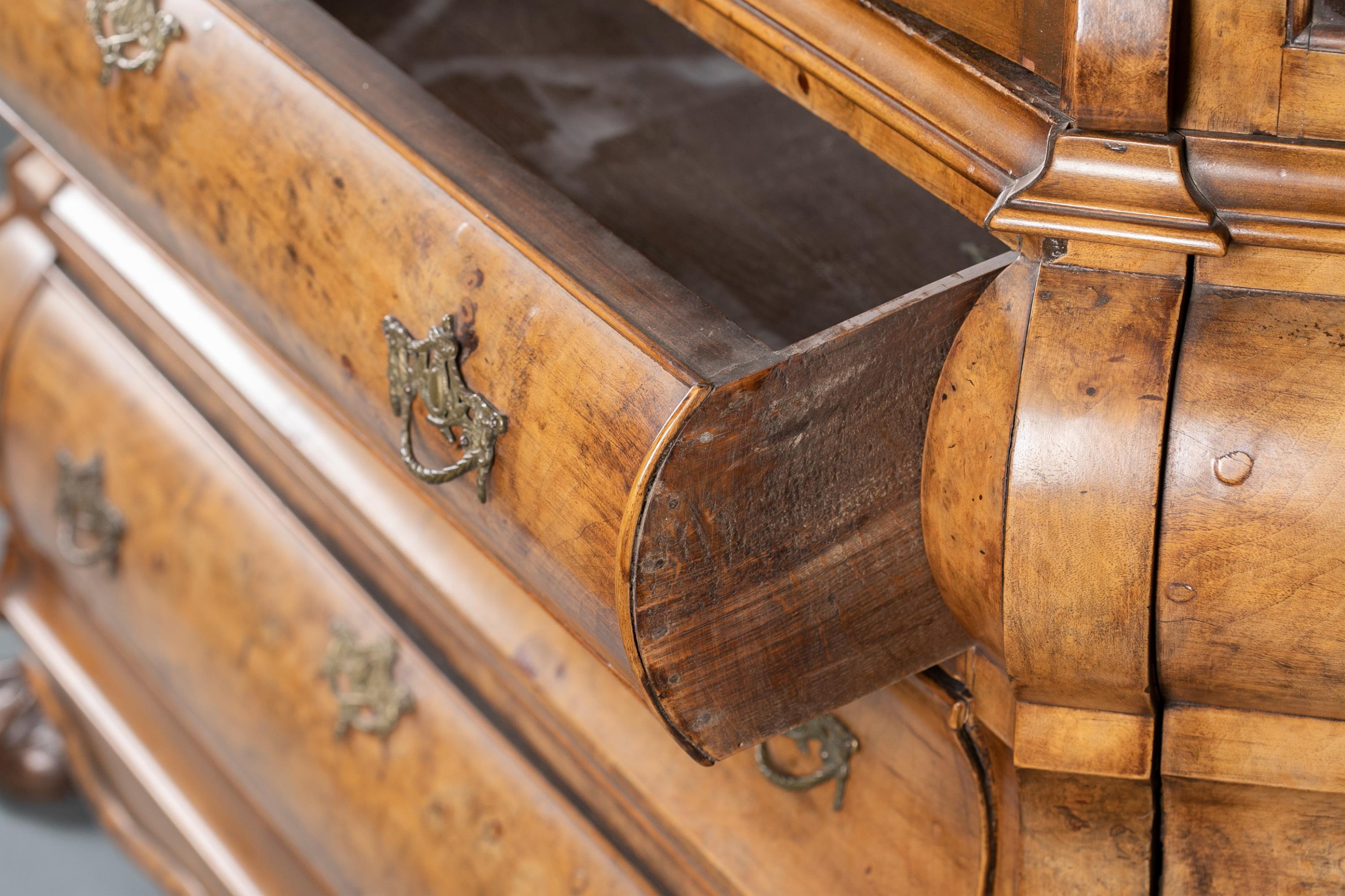 Dutch bombe walnut display cabinet. - Image 4 of 6