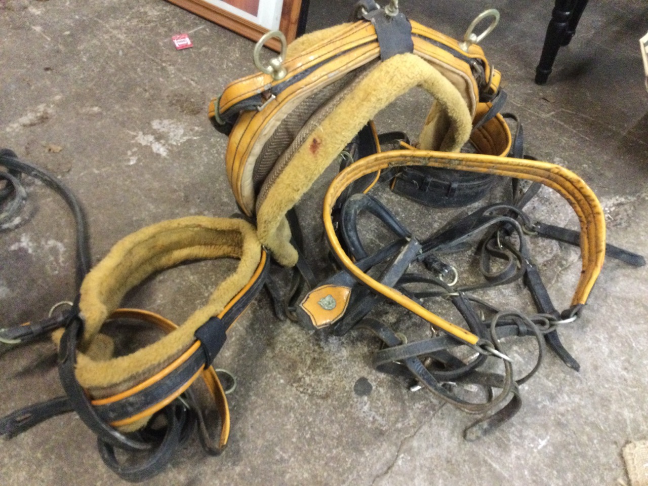 A horse collar with horseshoe mounts, a bridle, girth, bit, etc. (A lot)