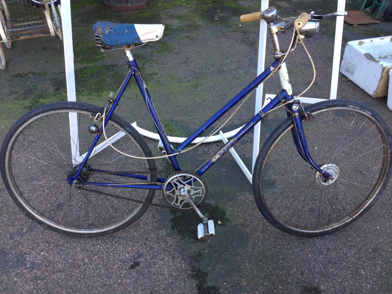 A 70s Raleigh Trent ladies bicycle with sprung seat, lights, three-speed gears, cable brakes, etc. - Image 3 of 3