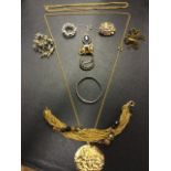 Miscellaneous jewellery including a gilt metal Perseus pendant stamped BM, a silver crescent