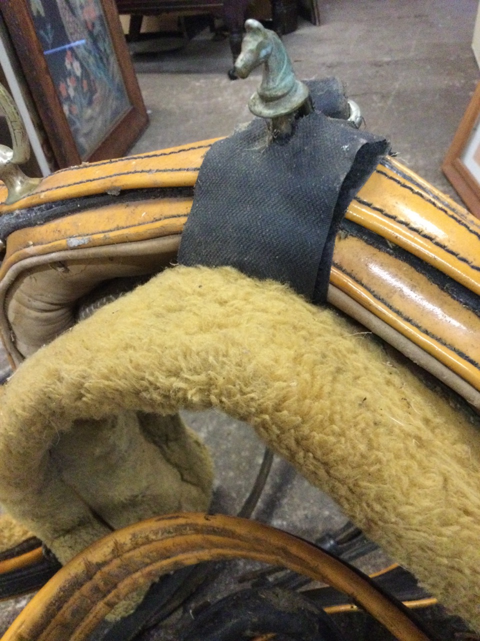 A horse collar with horseshoe mounts, a bridle, girth, bit, etc. (A lot) - Image 2 of 3