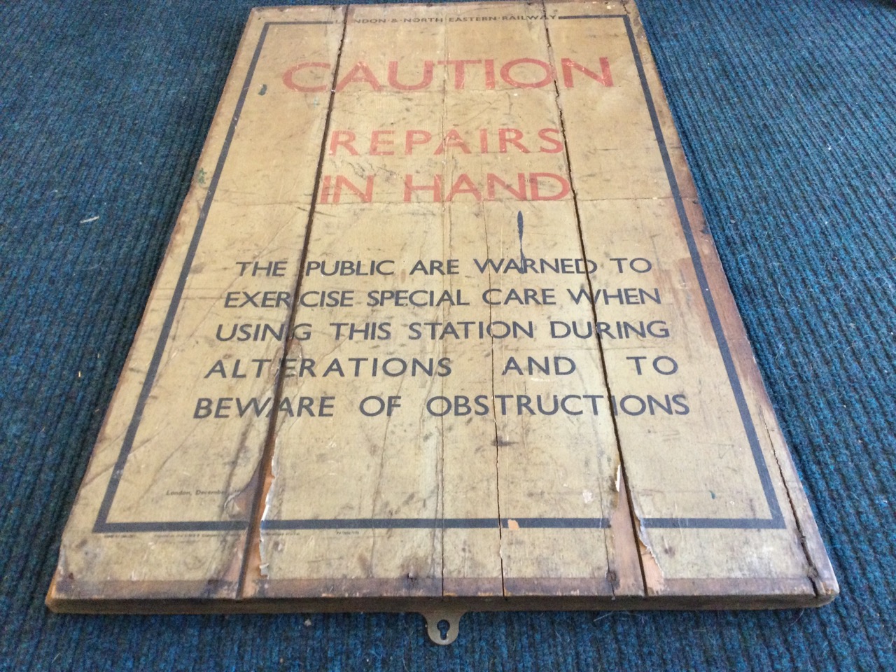 A LNER repairs warning poster, printed in black & red, the paper pasted down on tongue & groove - Bild 3 aus 3