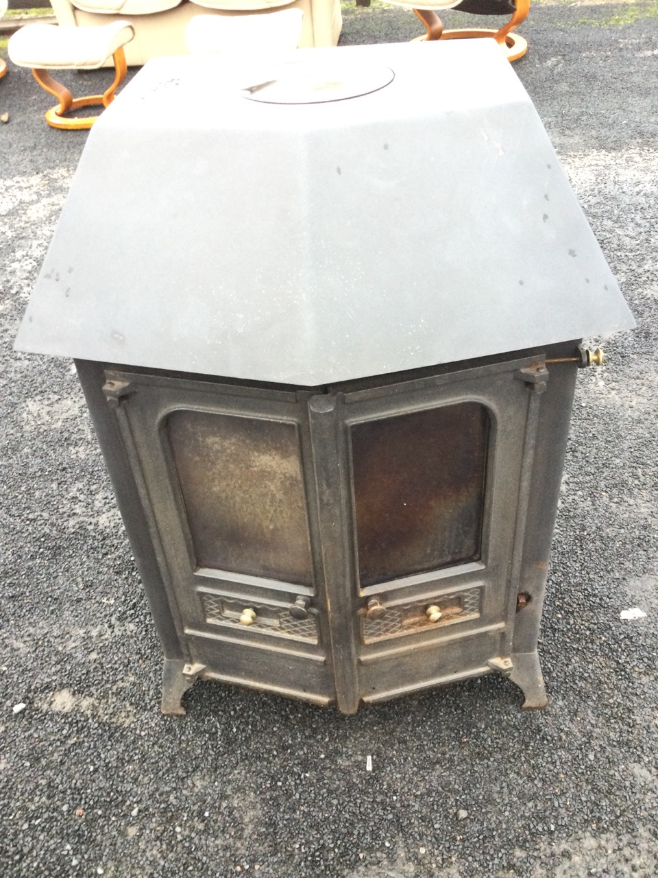 A cast iron wood/solid fuel stove with angled glazed doors having fitted back boiler, raised on - Image 3 of 3