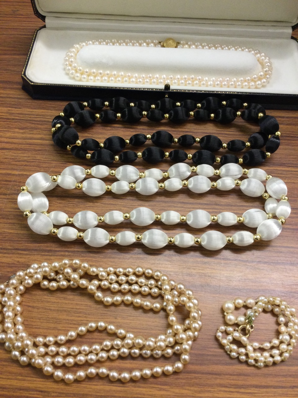 A cased double-strand pearl choker with 9ct gold bun shaped embossed clasp; a pair of silk black & - Image 2 of 3