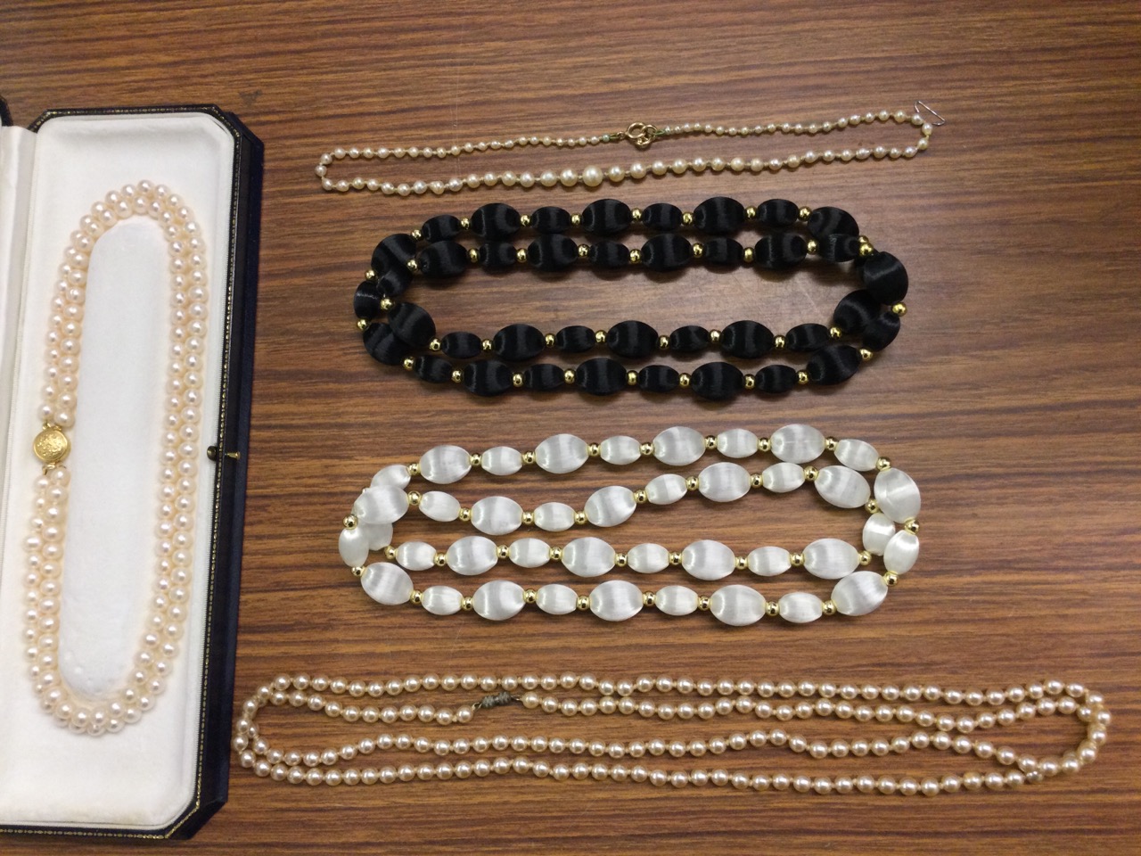 A cased double-strand pearl choker with 9ct gold bun shaped embossed clasp; a pair of silk black & - Image 3 of 3