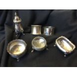 Six small hallmarked silver pieces - three cauldron shaped silver salts on hoof feet, two table
