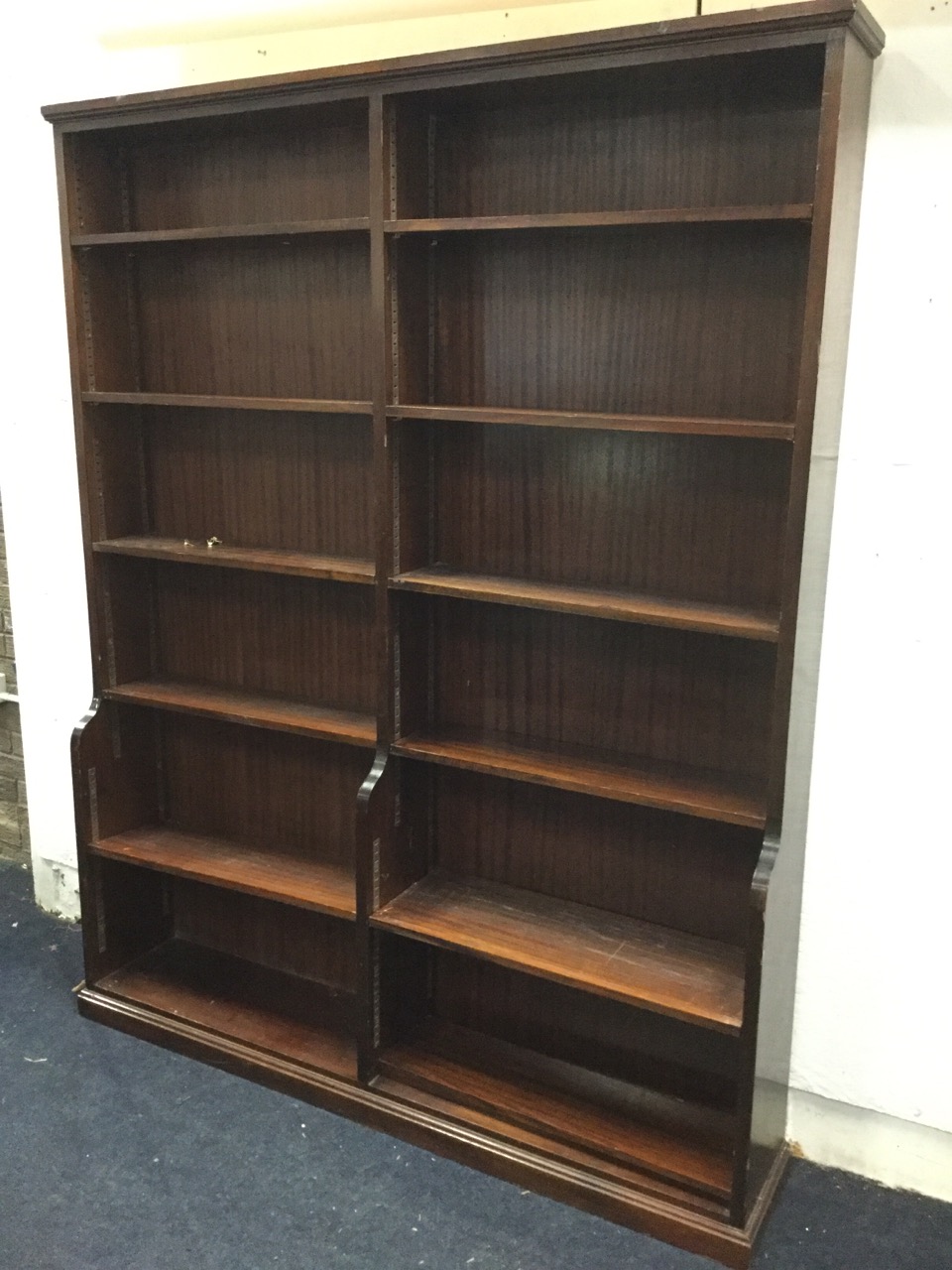 A mahogany library bookcase with moulded cornice above 12 adjustable shelves in two sections, with