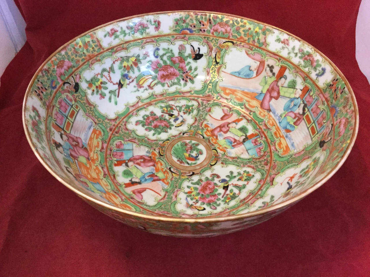 A Chinese famile rose bowl decorated in the Canton export style with alternating scalloped figural