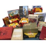 Miscellaneous early boxed jigsaws, some wood, Waddingtons, Victory, childrens, etc. (A lot)