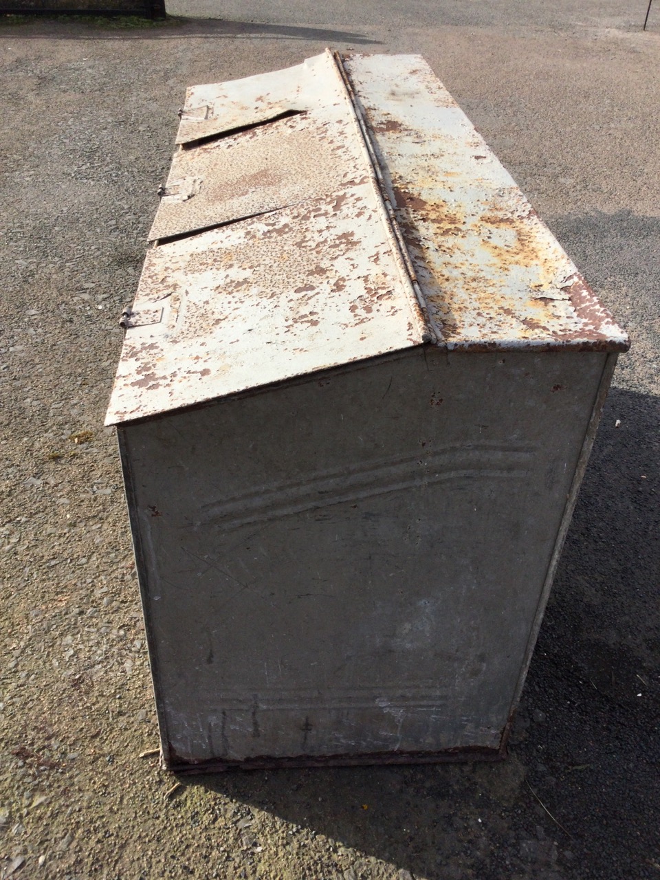 A galvanised metal feed bin with angled hinged lids, having three seperate compartments. (60in x - Image 3 of 3