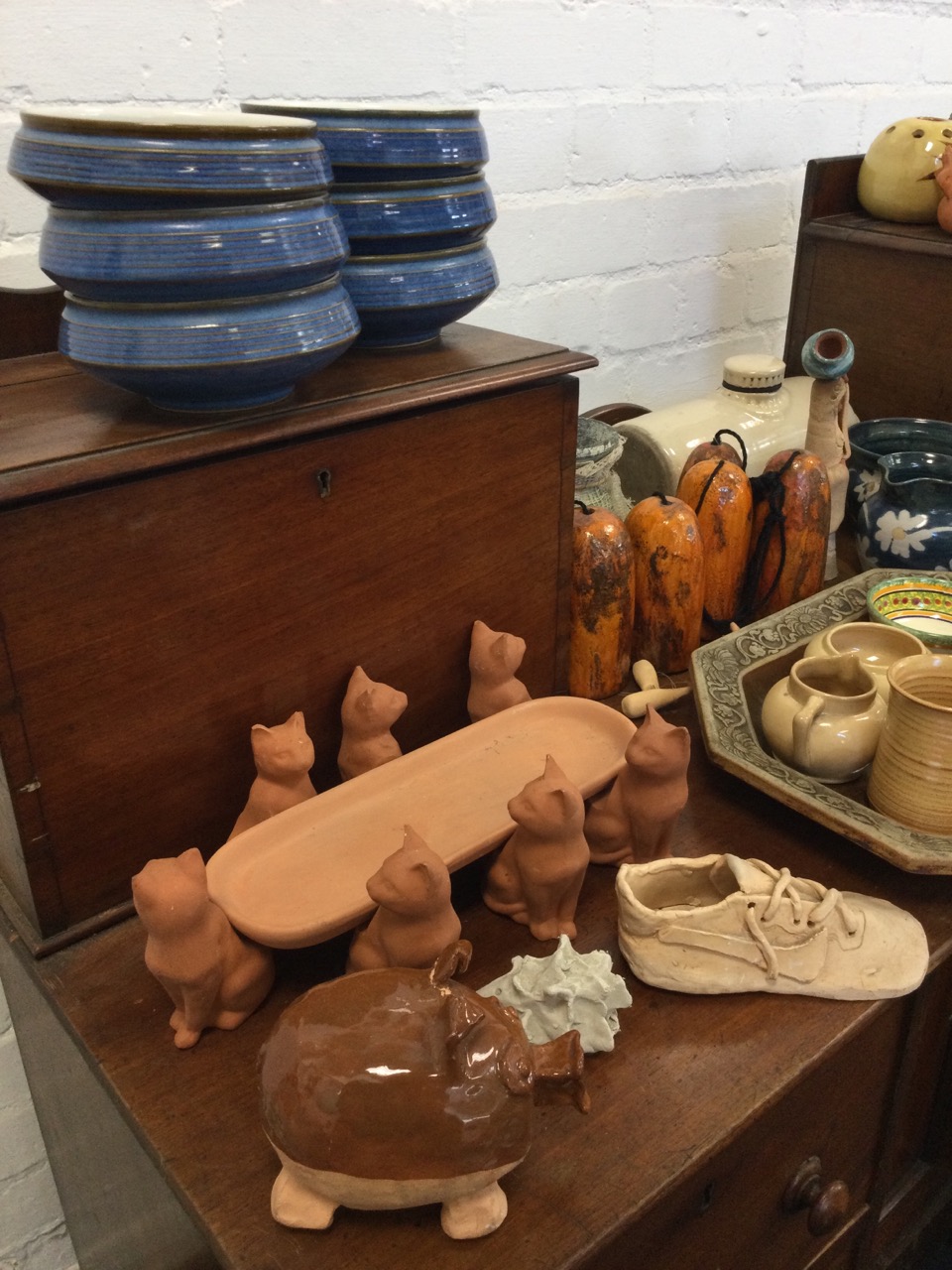 Miscellaneous studio pottery & terracotta including Skye, Denby style handpainted sets, a - Image 2 of 3