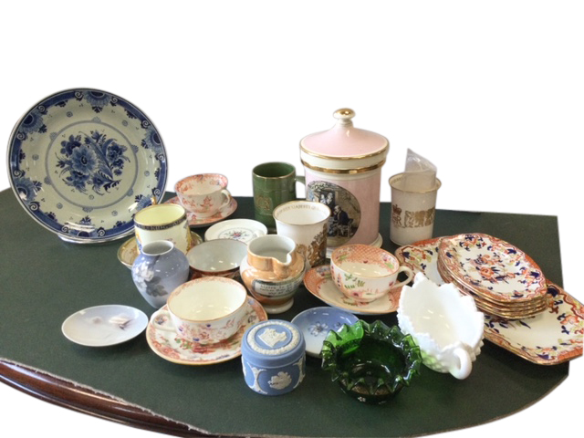 Miscellaneous ceramics including a floral delft plate, commemorative, a set of Masons style side