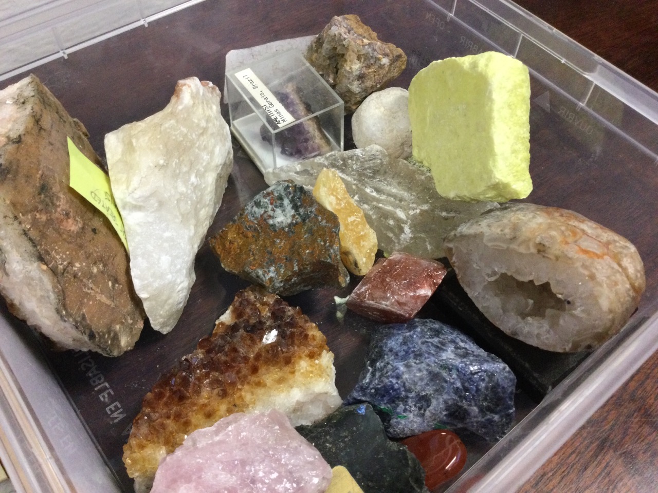 A collection of geological specimens including rose quartz, amethyst, fluorspar, polished stones, - Image 3 of 3