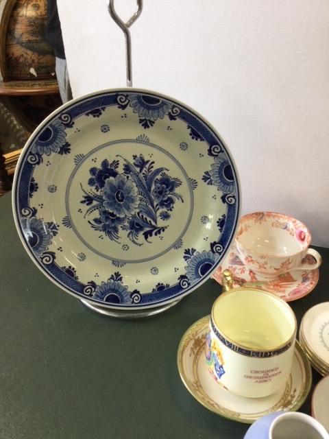 Miscellaneous ceramics including a floral delft plate, commemorative, a set of Masons style side - Image 2 of 3