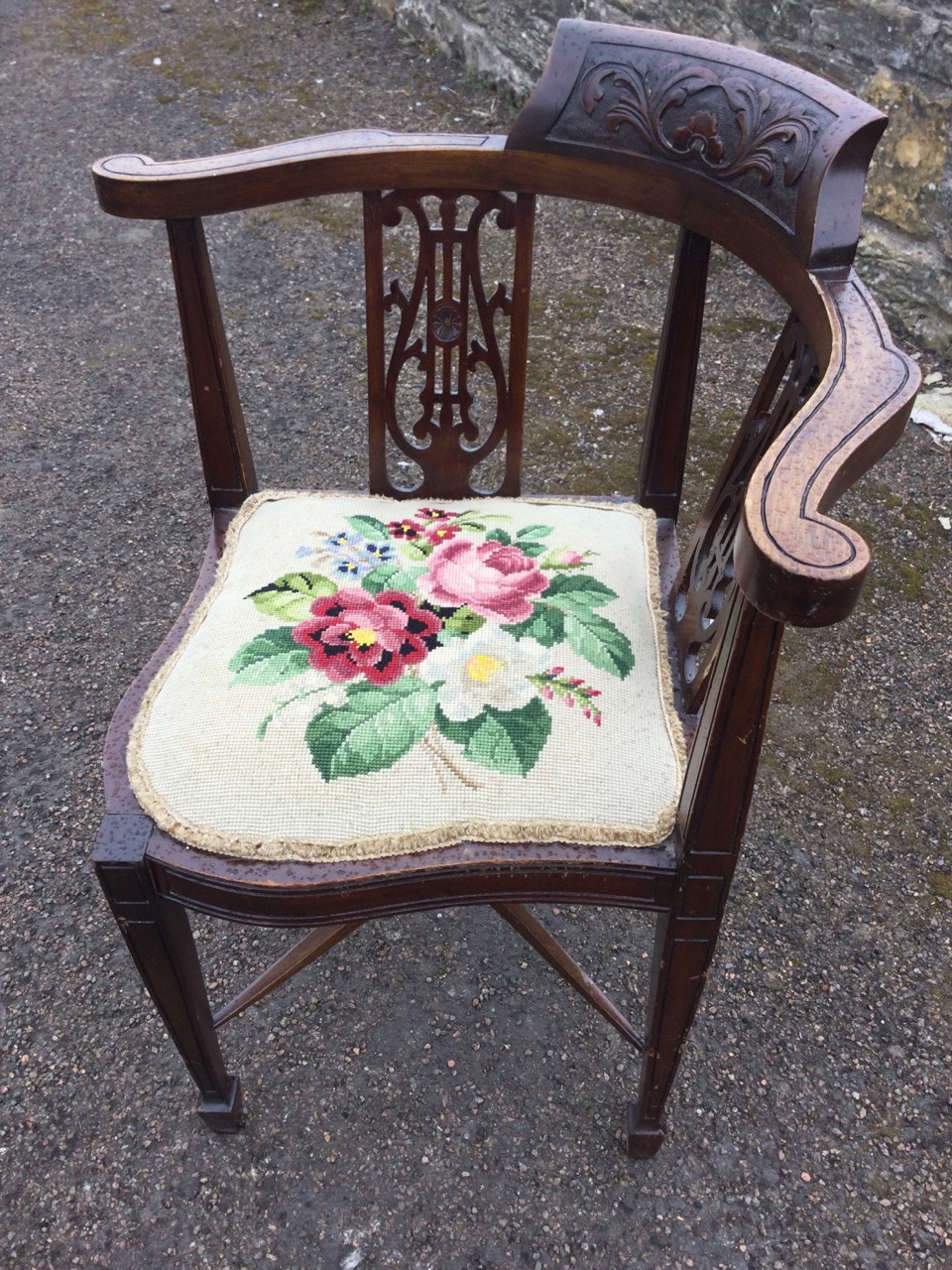 A mahogany corner chair with foliate scroll carved crest to back rail, having pierced fretwork - Image 2 of 3