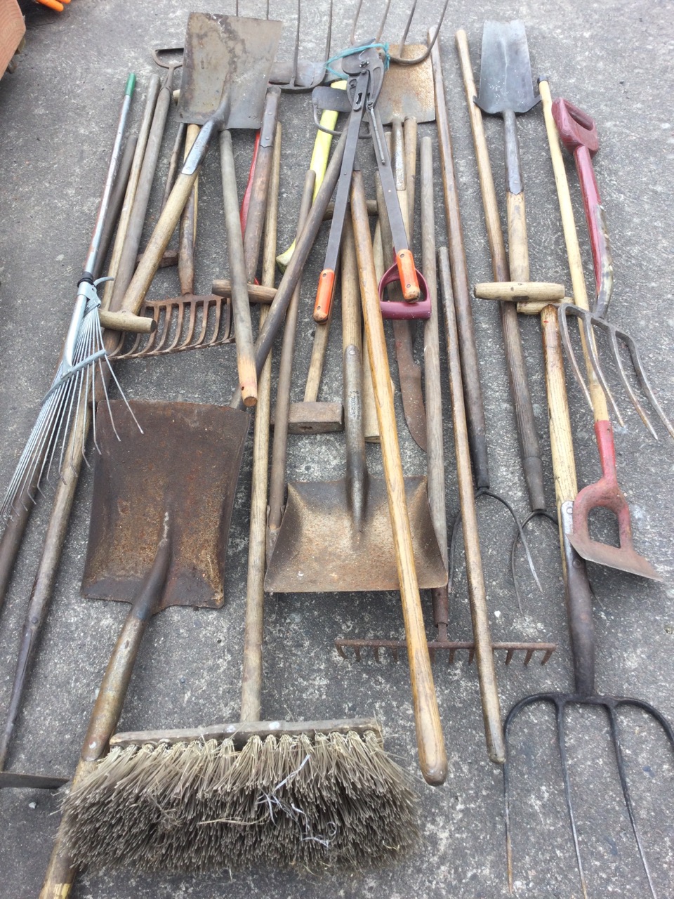 A quantity of garden tools including rakes, forks, shovels, a bolt cutter, a yard brush, hoes, pitch - Image 2 of 3