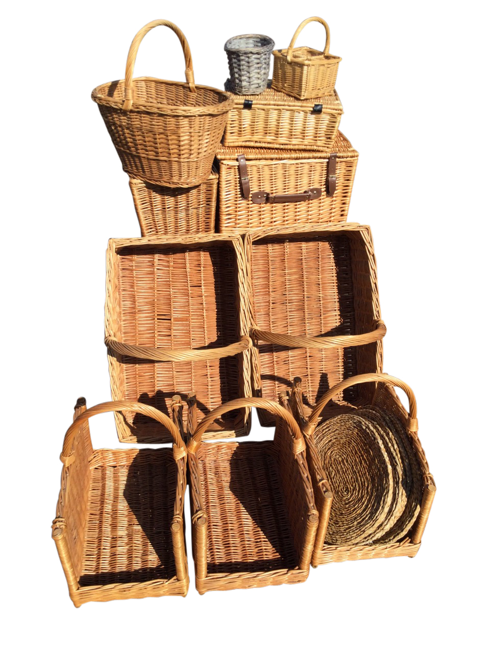 Miscellaneous wicker baskets including hamper style, pairs, rush placemats, bottle baskets, an