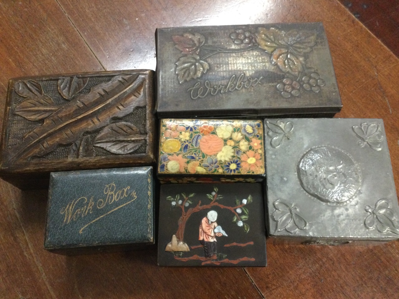 Six tin & wood boxes - carved, leather mounted, embossed metal, painted, containing military - Bild 2 aus 3