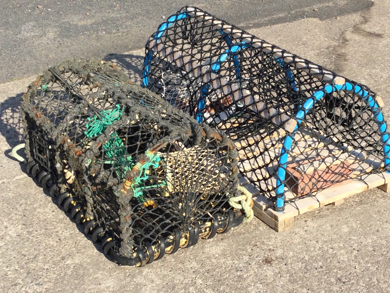 A modern two division rectangular lobster pot on slatted wood base; and an old four-hooped metal - Image 2 of 3