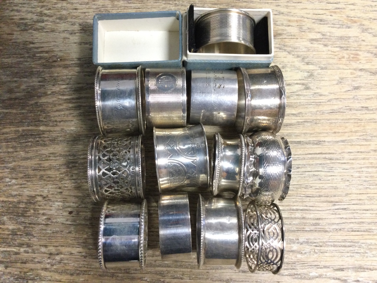 Thirteen hallmarked silver napkin rings - beaded, pierced, plain, engraved, etc. (approx 293g) (13) - Image 2 of 3