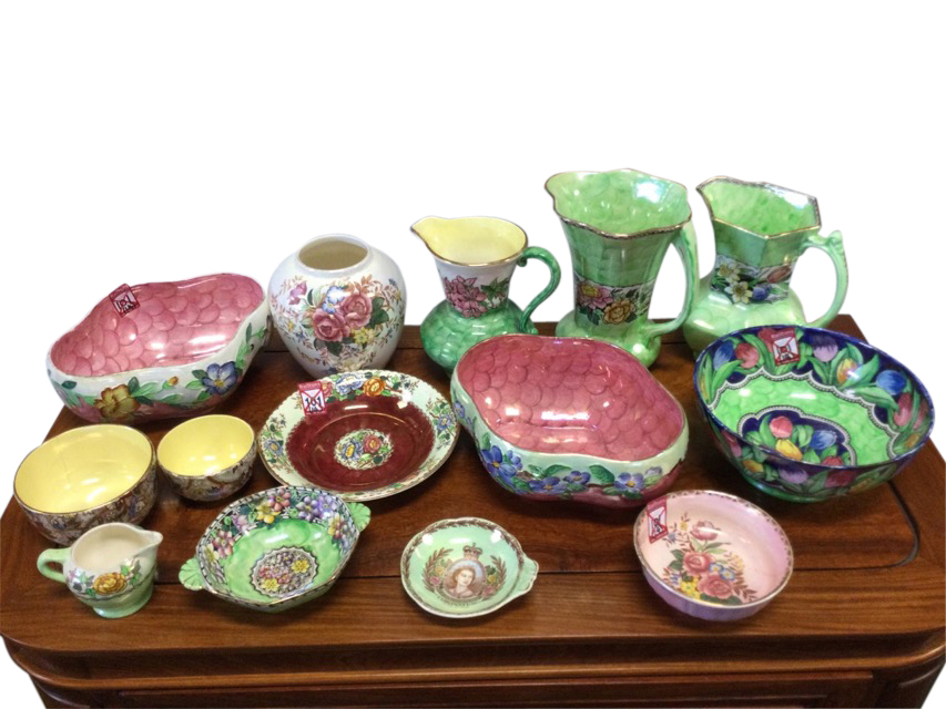 A collection of Maling pottery including a tulip bowl, a pair of scalloped bowls, a graduated pair