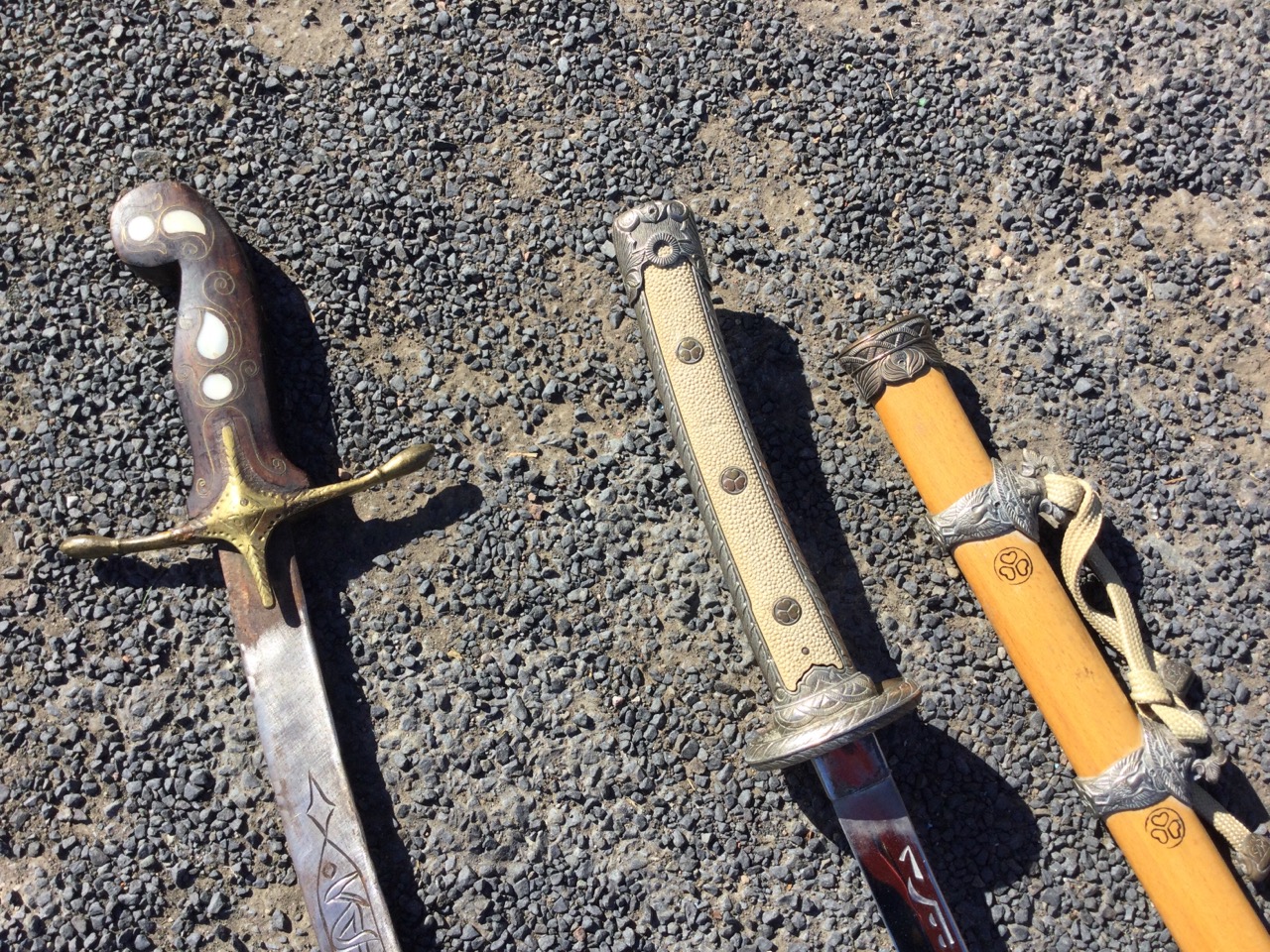 A Japanese Katana sword with silver plated mounts, the handle with shagreen type panel having - Image 3 of 3