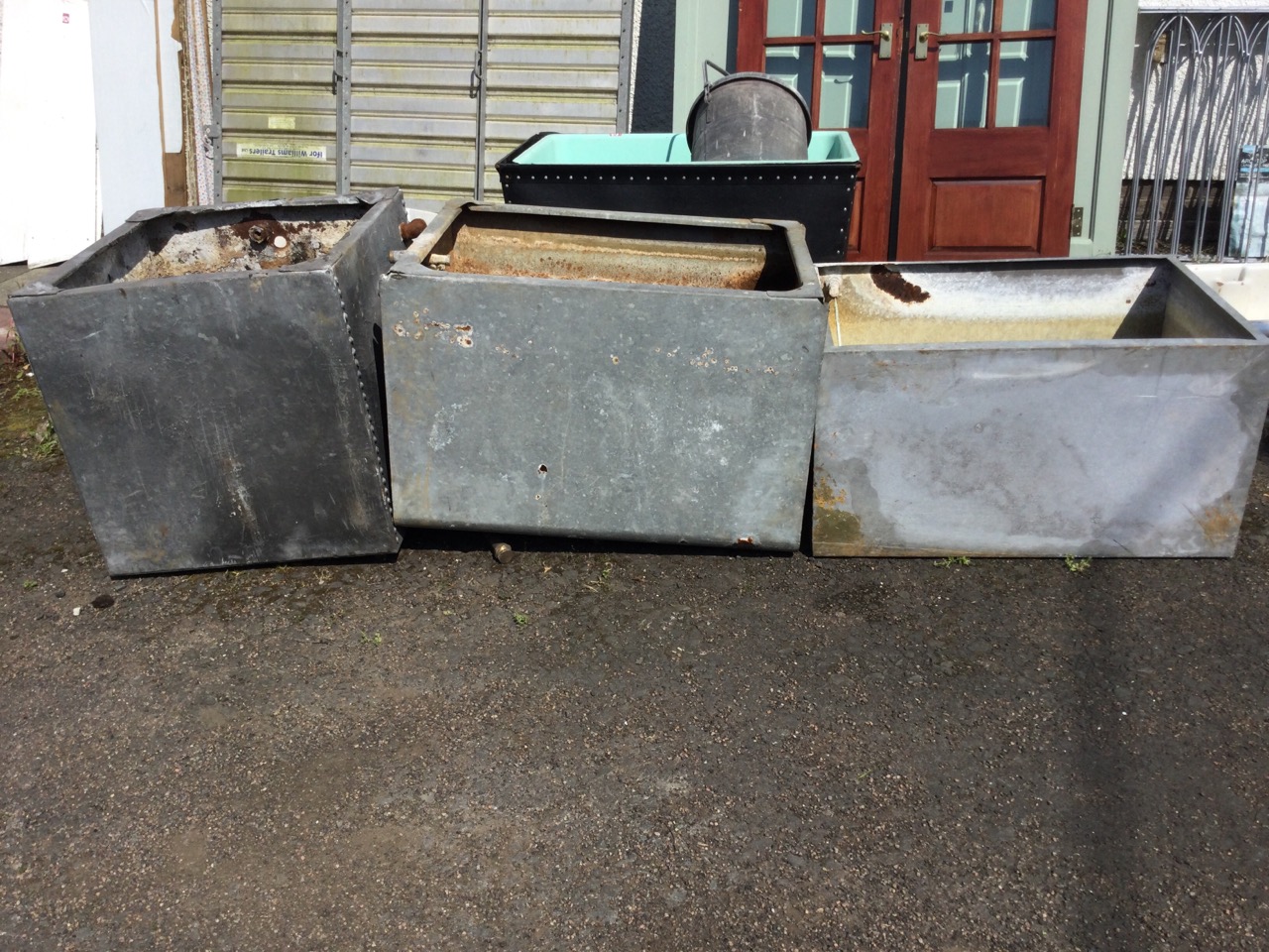 A square riveted galvanised tank; and two other rectangular galvanised water tanks. (3) - Image 3 of 3