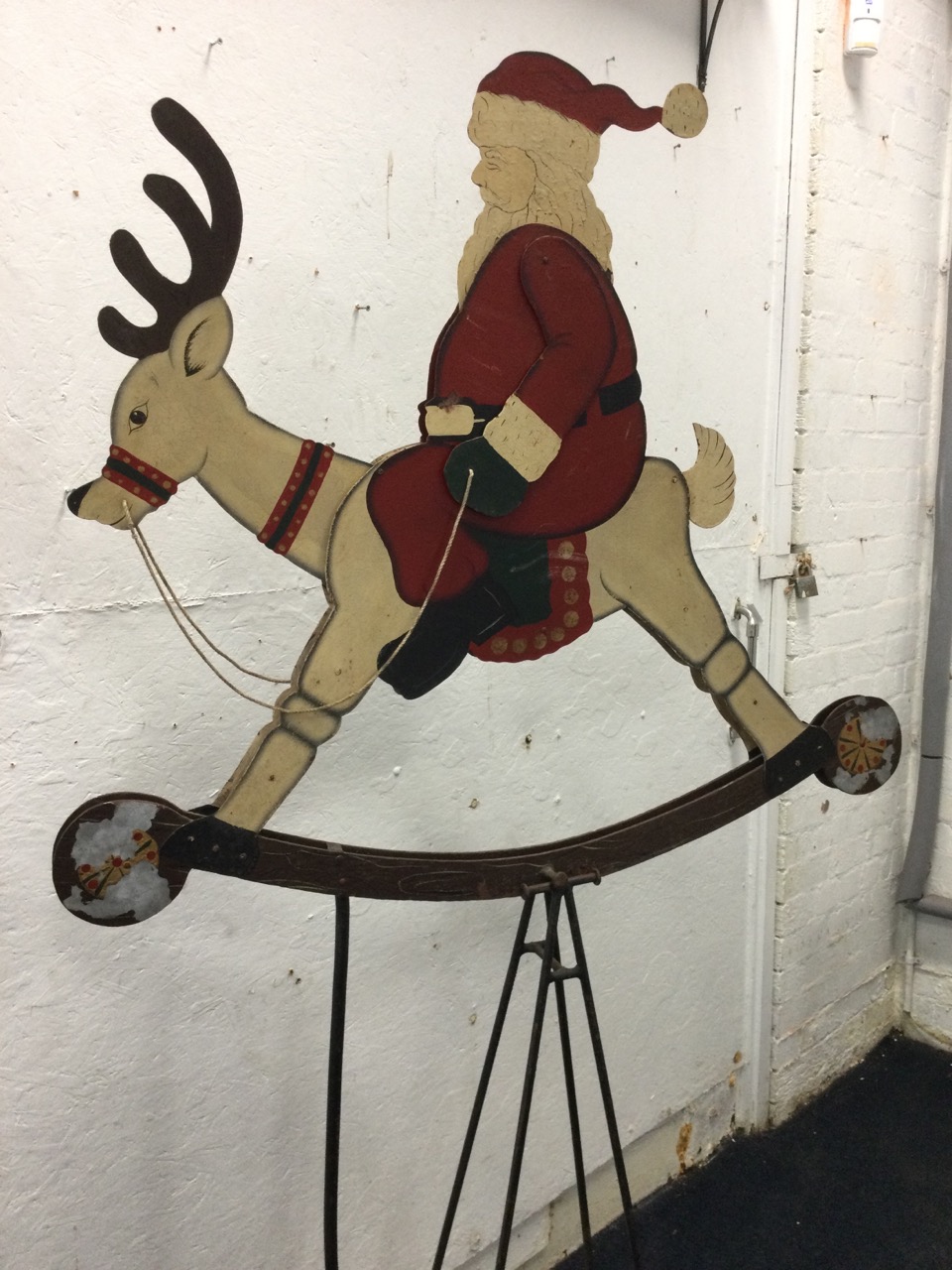 A large 6ft 8in tall metal Father Christmas display rocking reindeer, the weighted figure with - Image 3 of 3