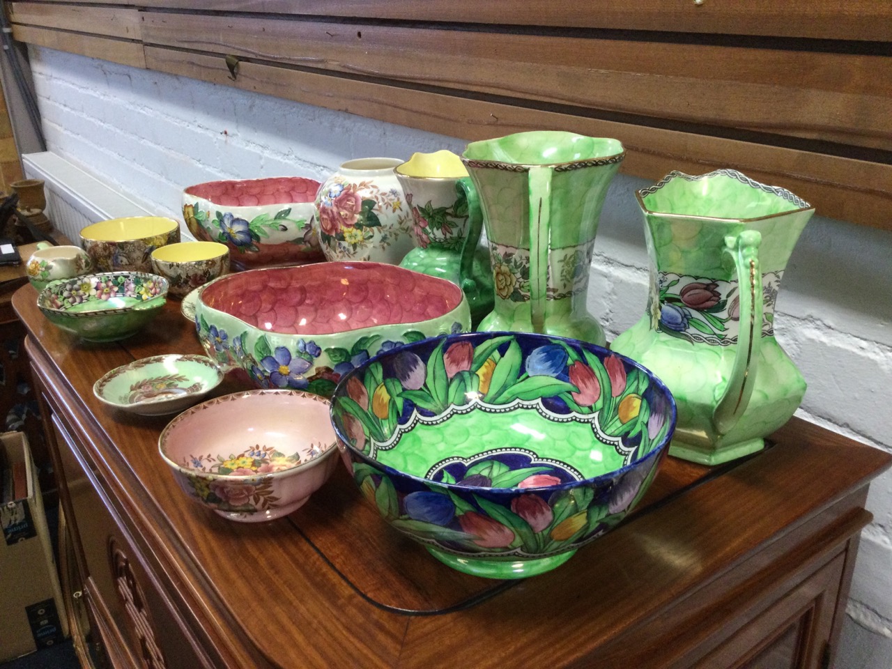 A collection of Maling pottery including a tulip bowl, a pair of scalloped bowls, a graduated pair - Image 3 of 3