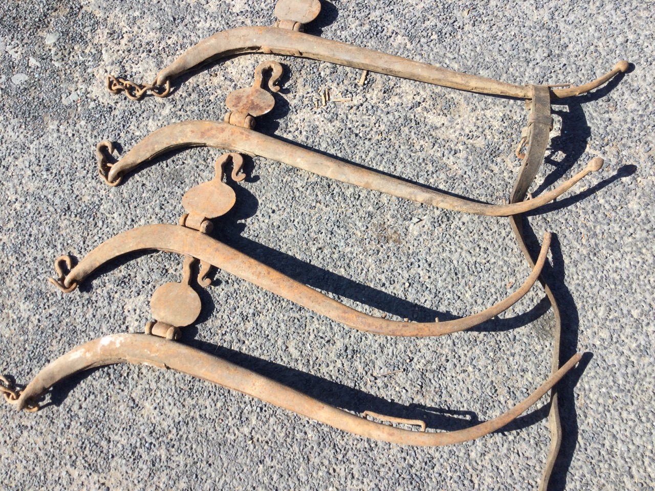 Two pairs of shaped tapering iron horse hames, with hooked flaps and chains. (32in) (4) - Image 3 of 3