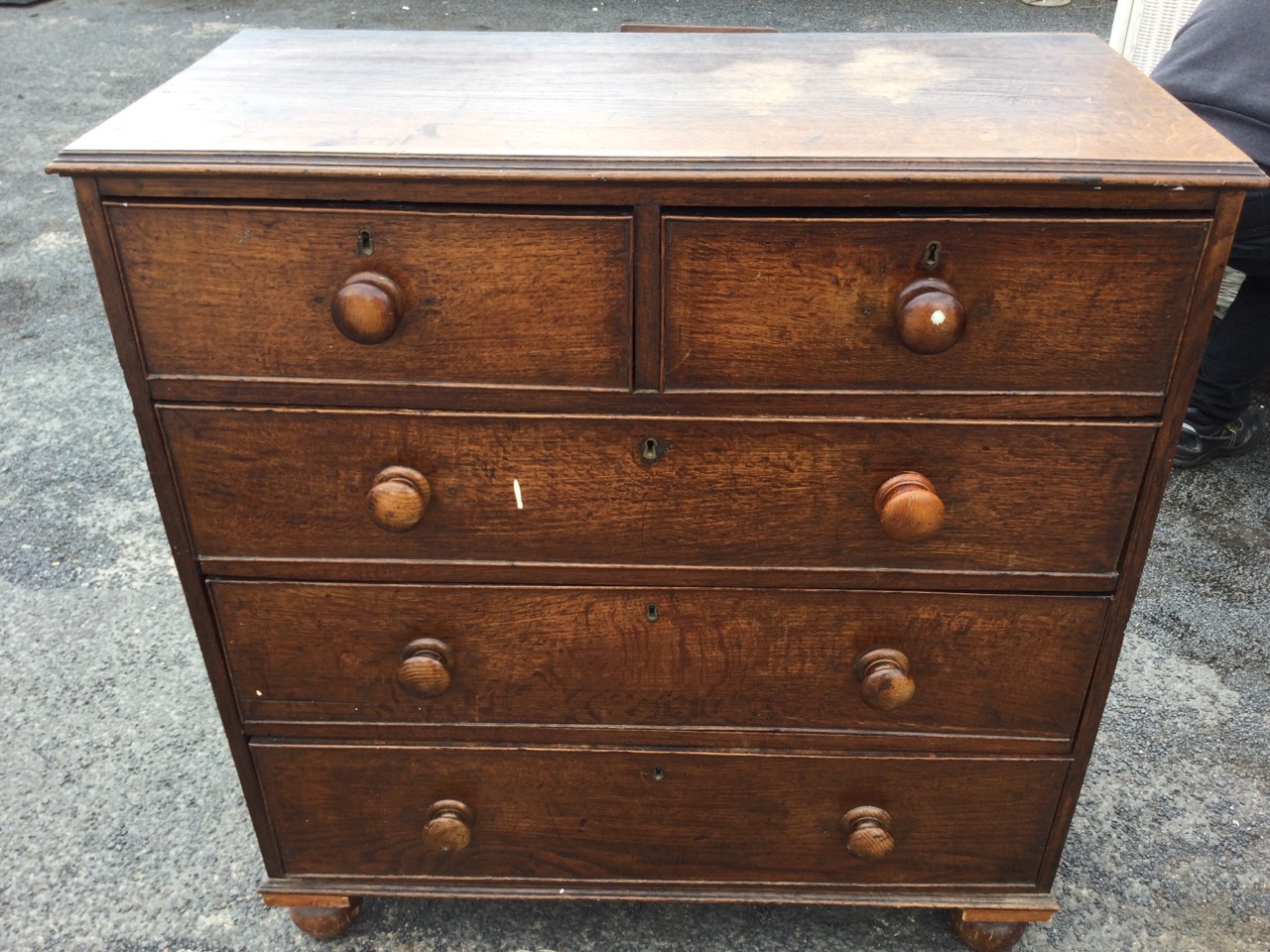 A nineteenth century country oak chest of drawers, with rectangular moulded top above two short - Bild 2 aus 3