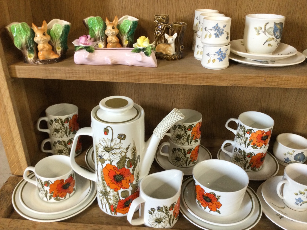 A 70s Meakin part coffee set decorated with poppies; a Sylvac mat glazed floral six-piece teaset - Bild 3 aus 3
