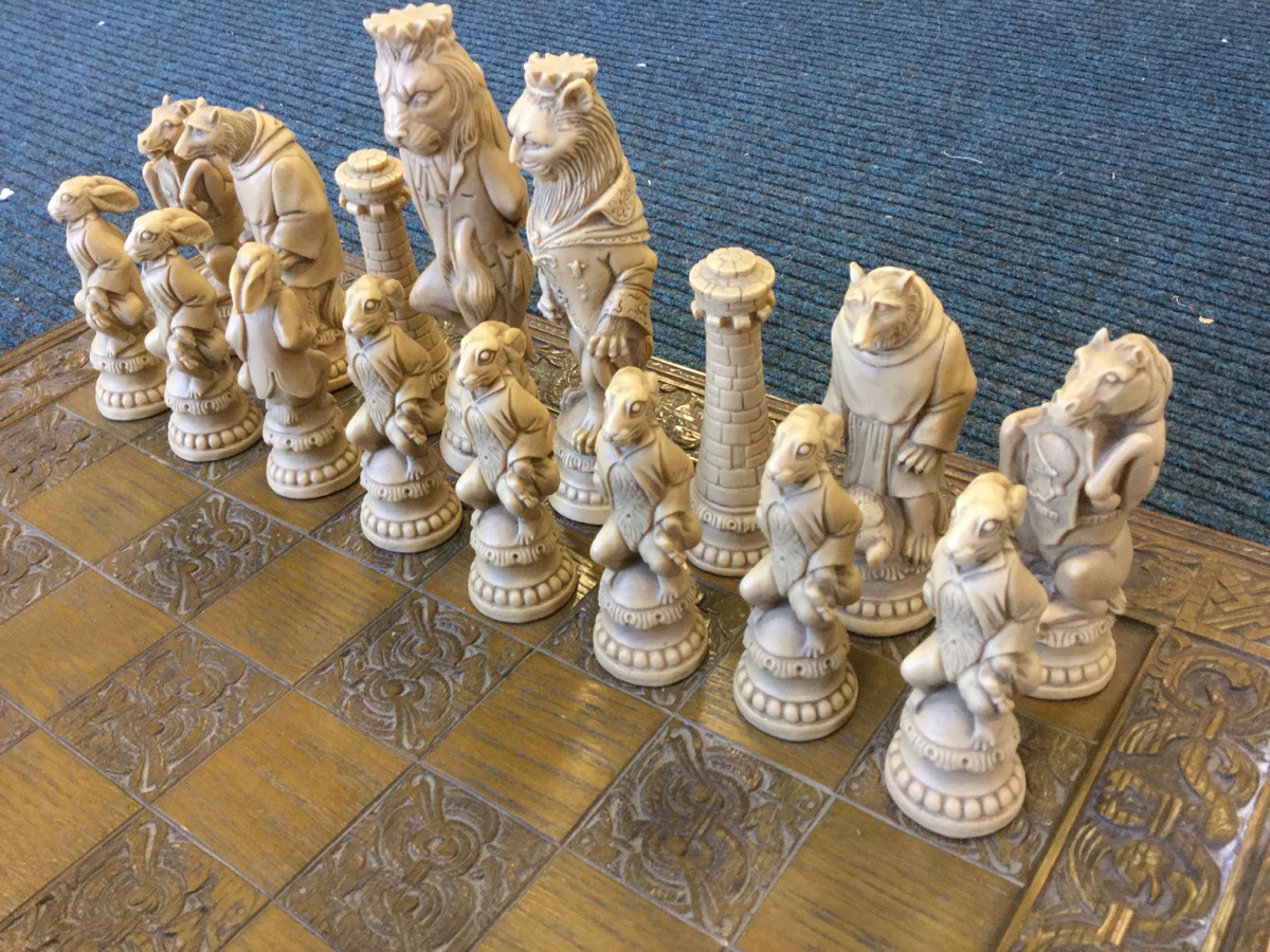 A composition Reynard the Fox chess set, with moulded figural prices including lions, wolves, - Bild 2 aus 3