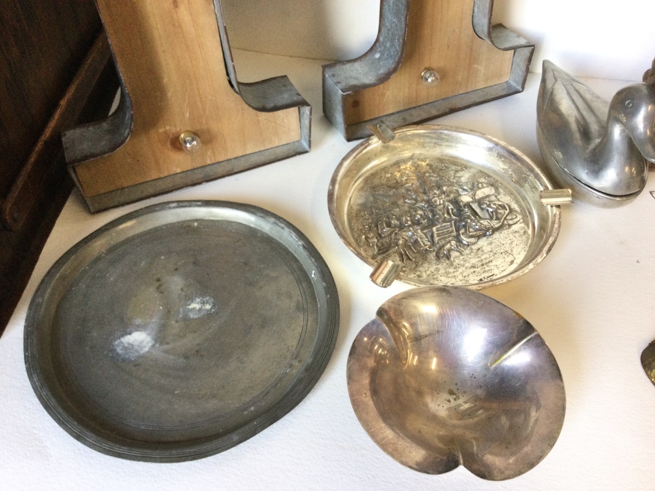Miscellaneous metalware including an illuminated letter H, a pewter duck box, a pair of Victorian - Bild 3 aus 3