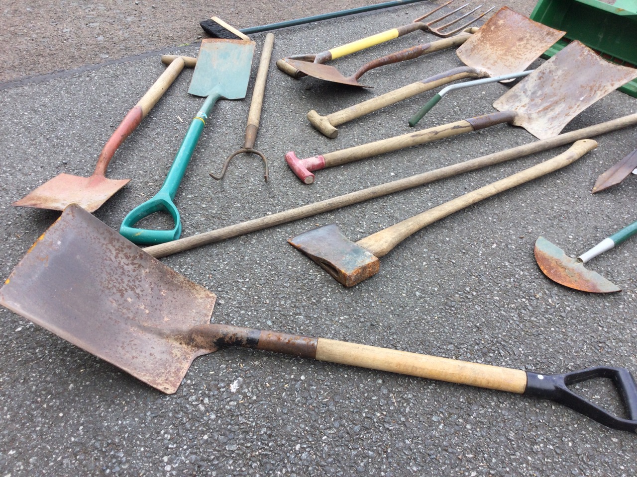 Miscellaneous garden tools including shovels, rakes, shears, axes, spades, scythes, forks, a lawn - Image 2 of 3