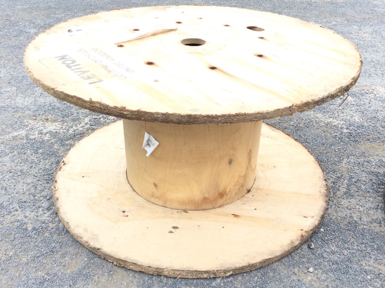 A 3ft wide pine cable drum; and another in plywood with 42in diameter. (2) - Image 2 of 3