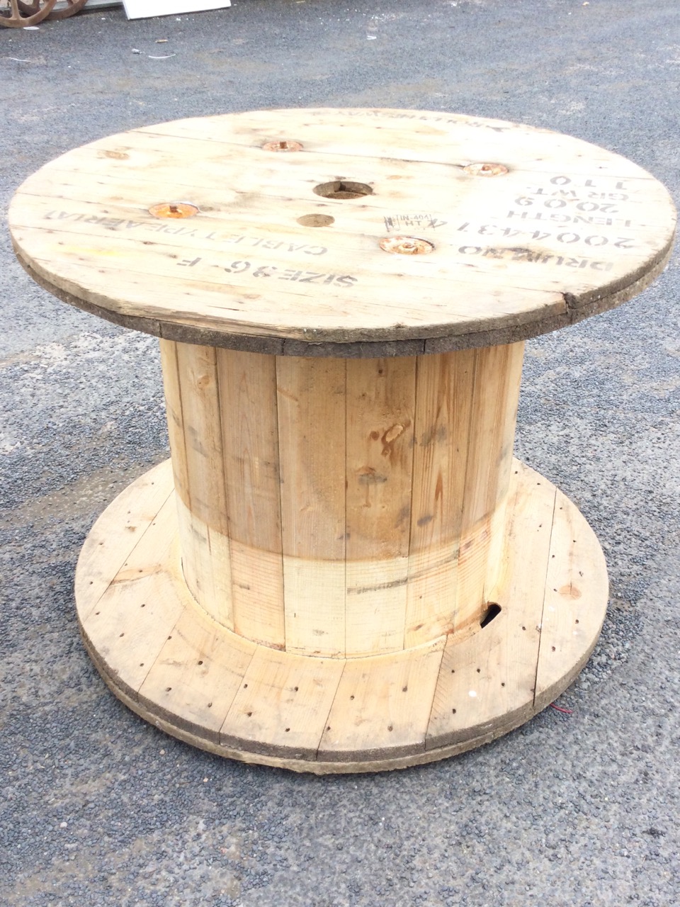 A 3ft wide pine cable drum; and another in plywood with 42in diameter. (2) - Image 3 of 3