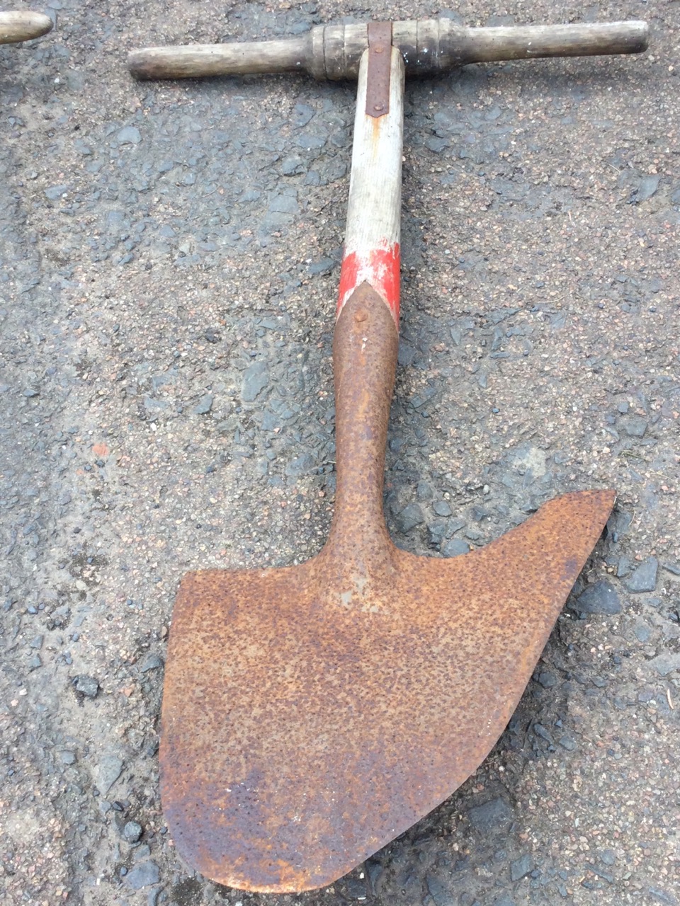 An old peat shovel with ash shaft and iron mount having shaped blade; and a similar rare half shovel - Image 3 of 3
