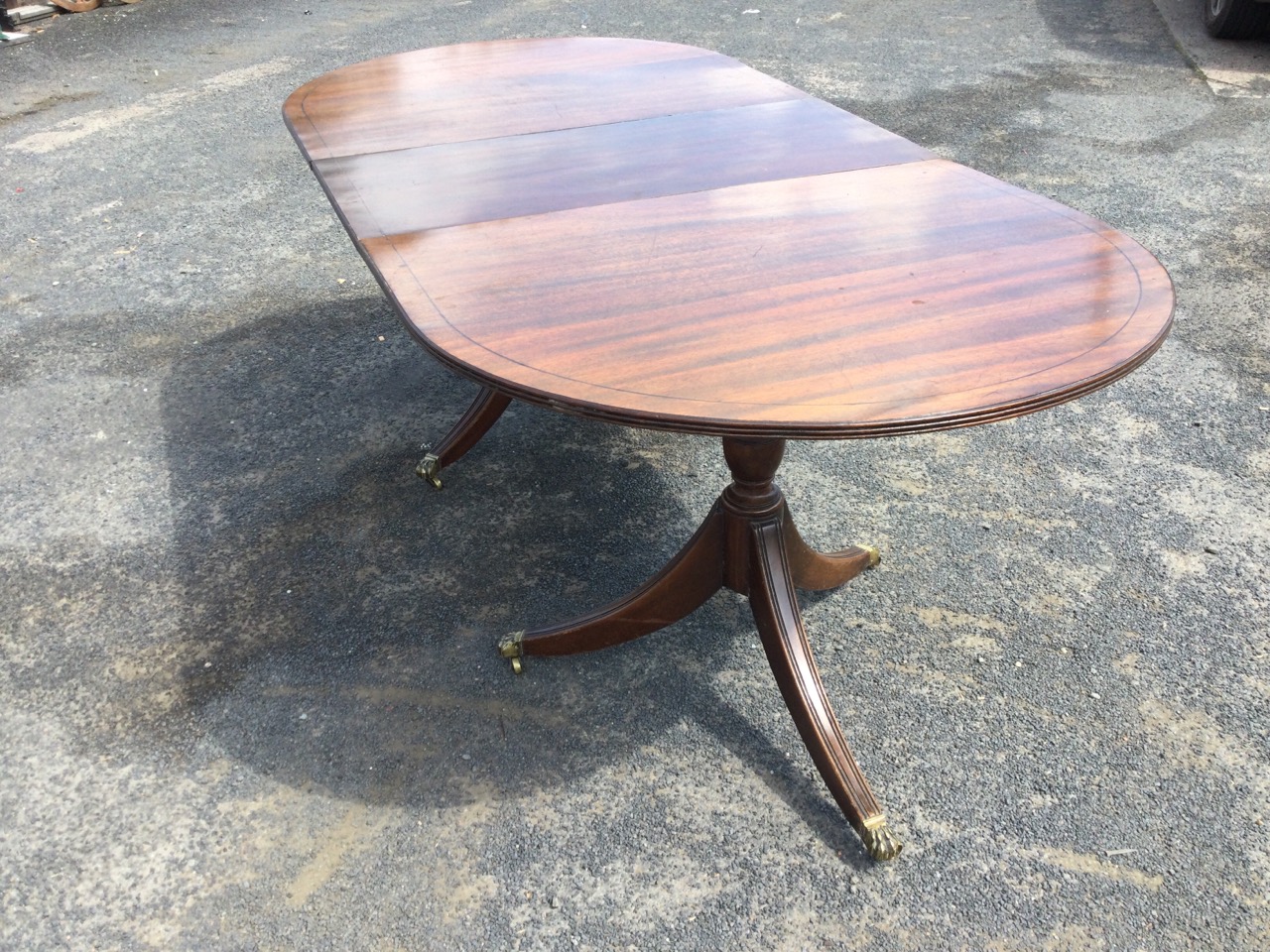 A Georgian style mahogany dining table, the crossbanded top with spare leaf having ebony - Image 2 of 3