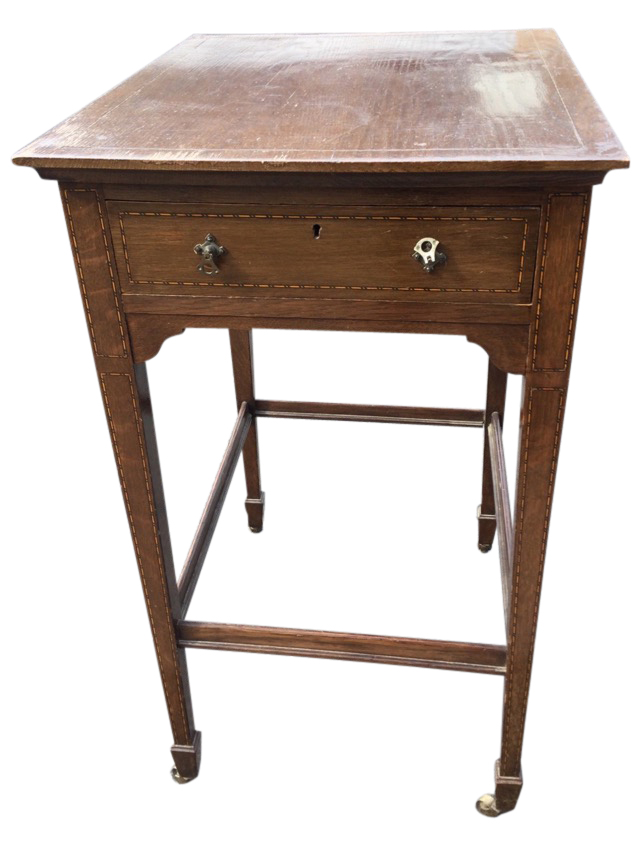 An Edwardian oak side table inlaid with chequered boxwood & ebony stringing, the rectangular top - Image 3 of 3